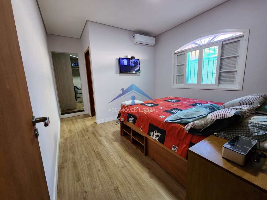 Casa em Praia Grande, no bairro Real
