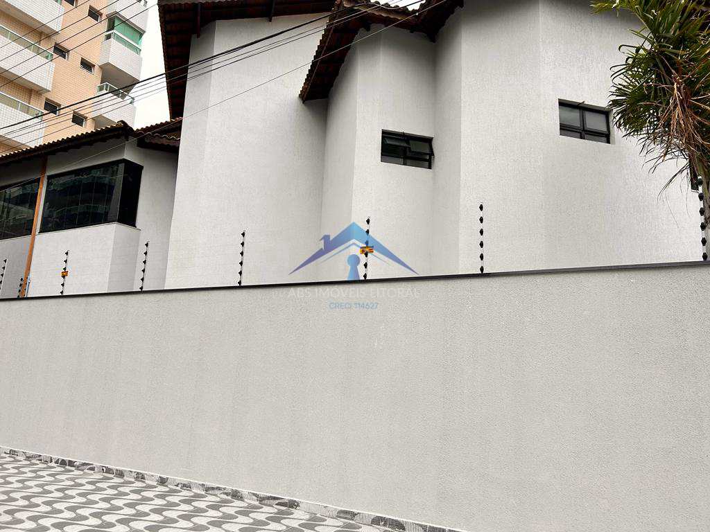 Sobrado em Praia Grande, no bairro Caiçara