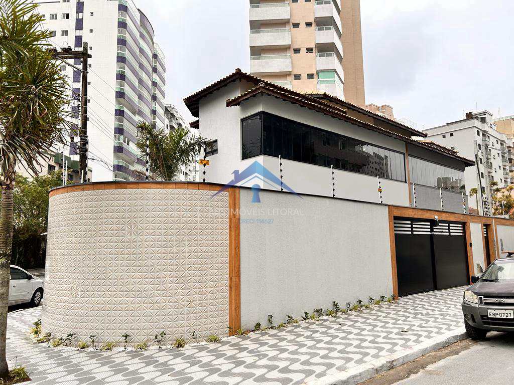 Sobrado em Praia Grande, no bairro Caiçara