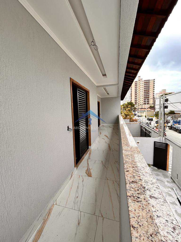 Sobrado em Praia Grande, no bairro Caiçara