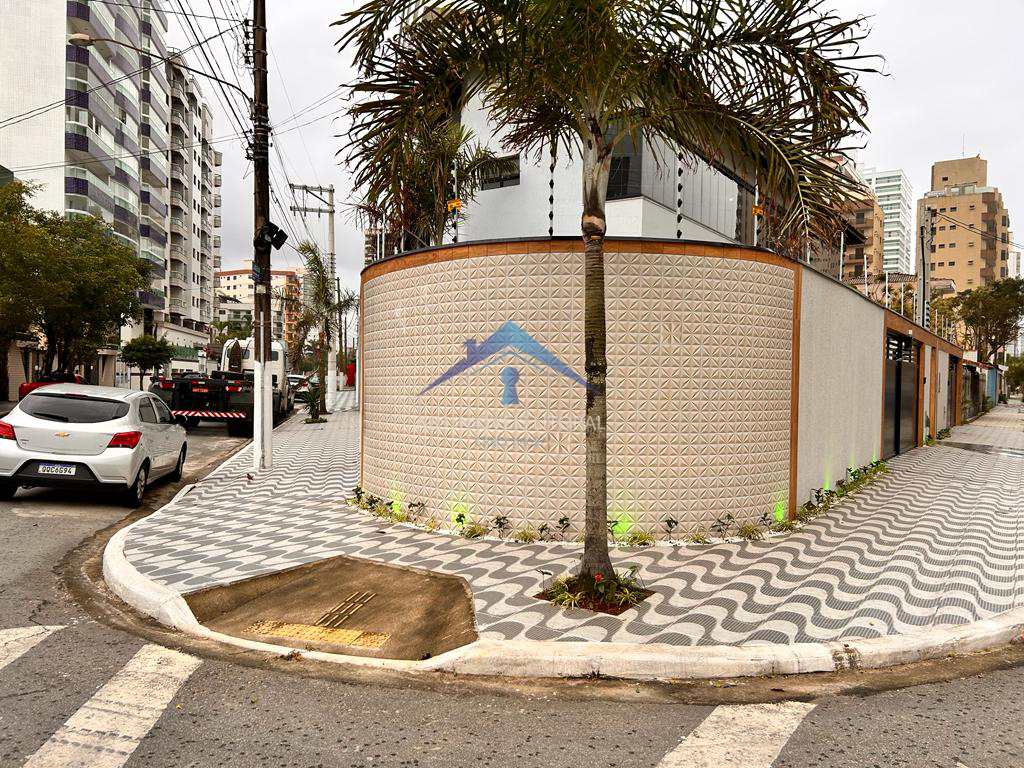 Sobrado em Praia Grande, no bairro Caiçara