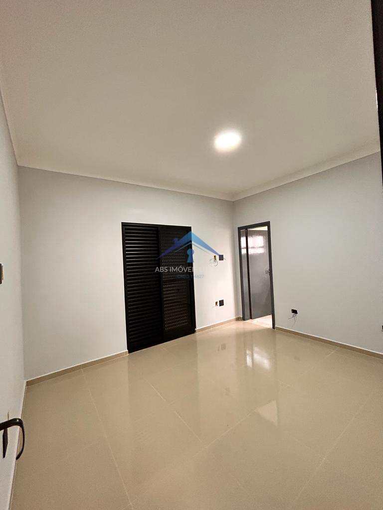 Sobrado em Praia Grande, no bairro Caiçara
