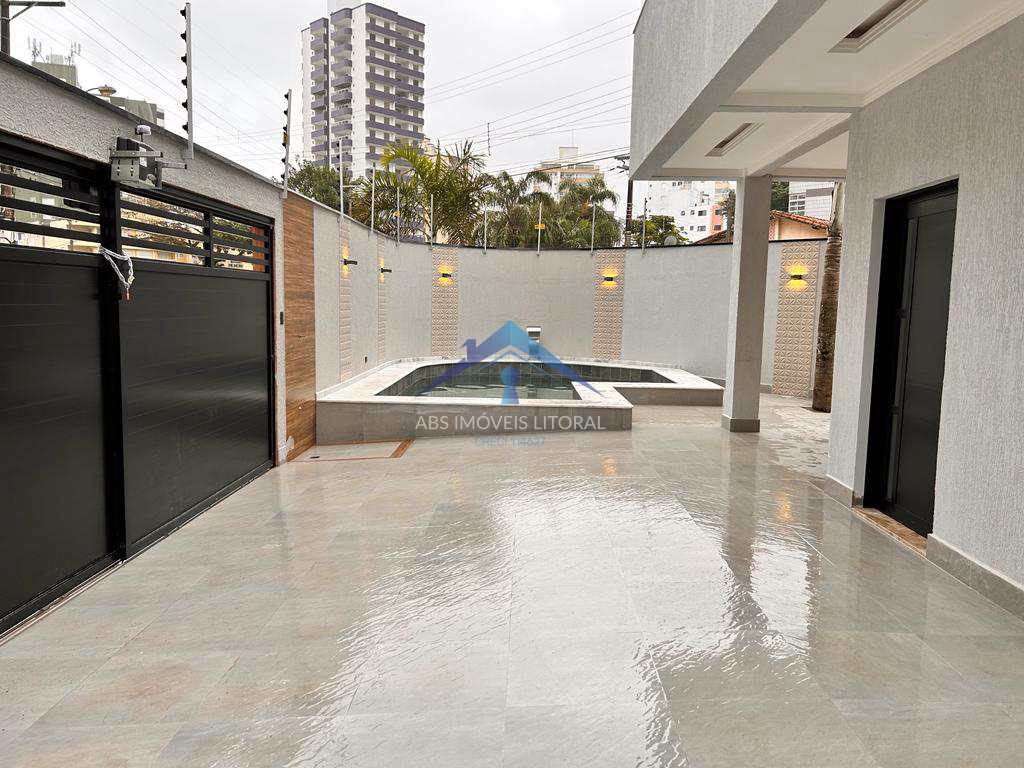 Sobrado em Praia Grande, no bairro Caiçara