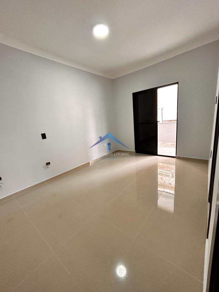 Sobrado em Praia Grande, no bairro Caiçara
