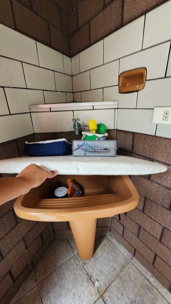 Casa em Praia Grande, no bairro Caiçara