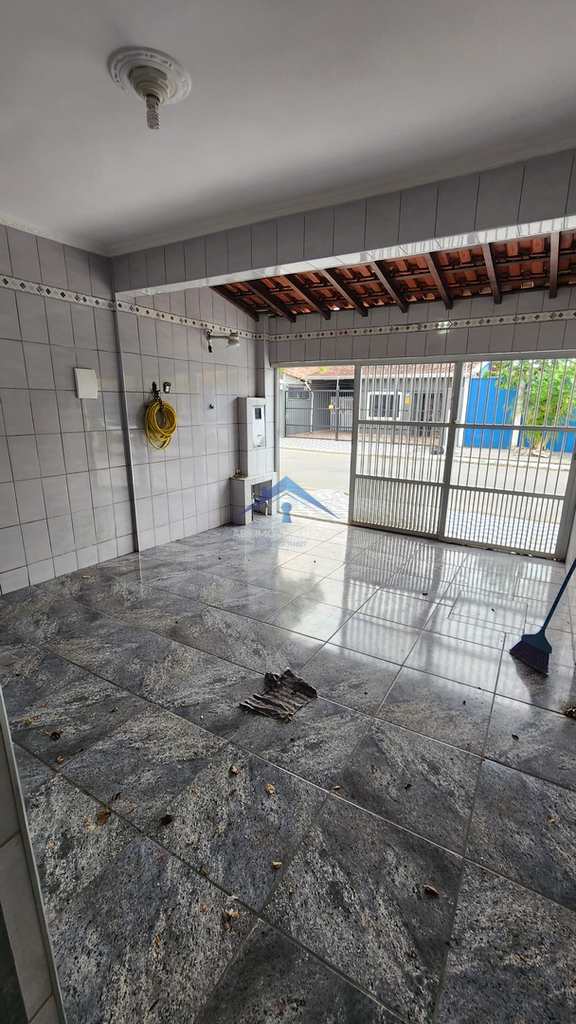 Casa em Praia Grande, no bairro Caiçara
