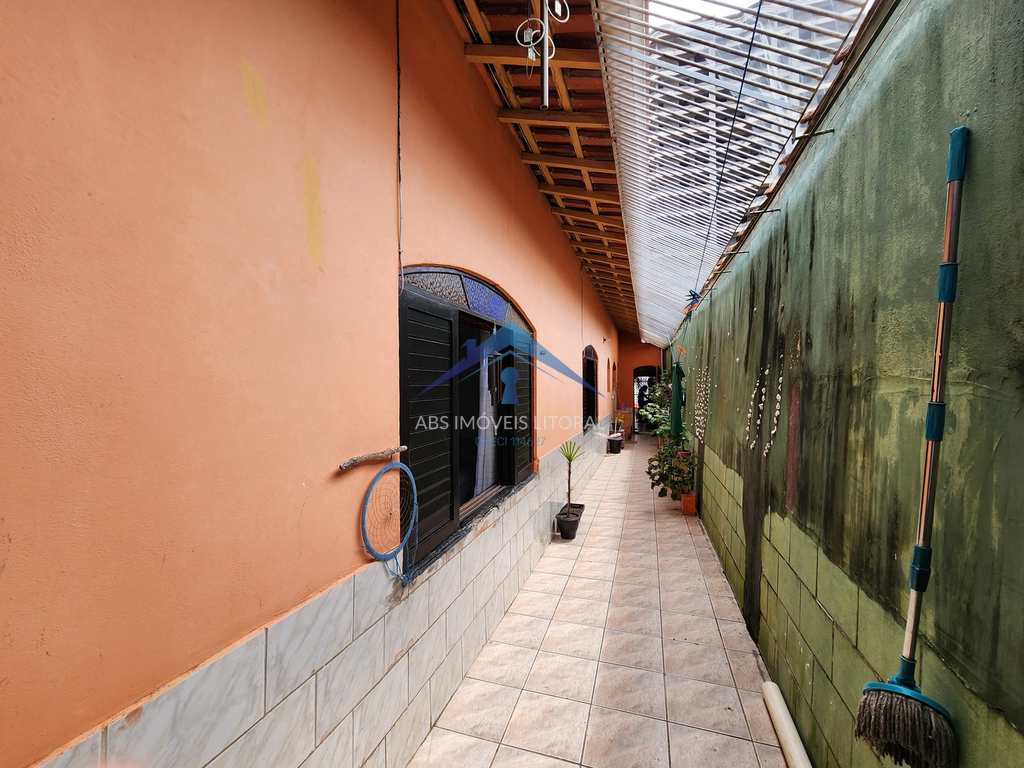 Casa em Praia Grande, no bairro Caiçara