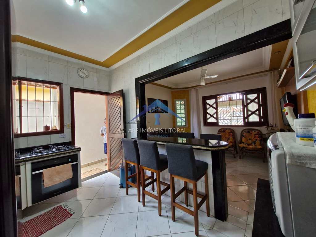 Casa em Praia Grande, no bairro Caiçara