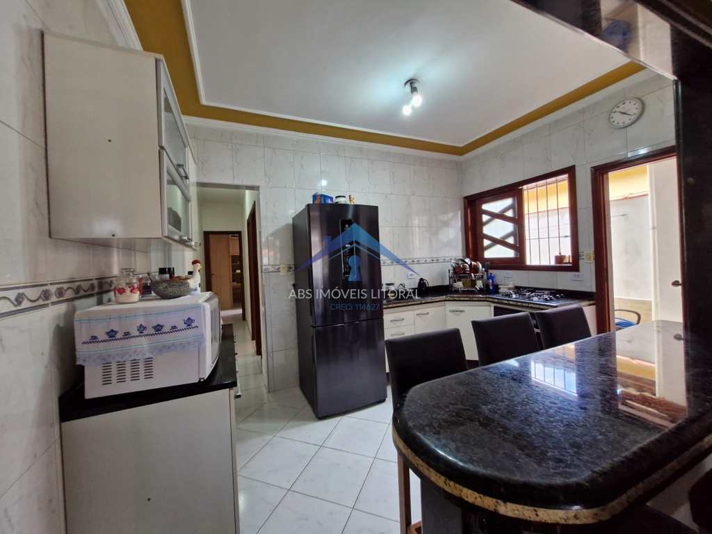 Casa em Praia Grande, no bairro Caiçara