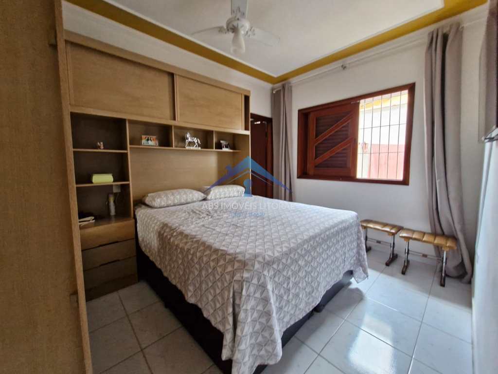 Casa em Praia Grande, no bairro Caiçara