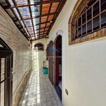 Casa em Praia Grande, bairro Real