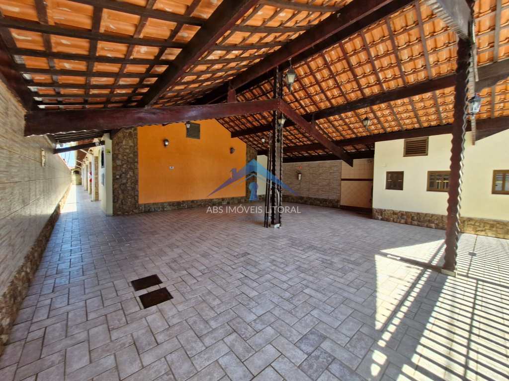 Casa em Praia Grande, no bairro Real