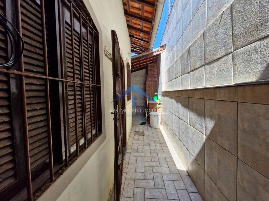 Casa em Praia Grande, no bairro Real