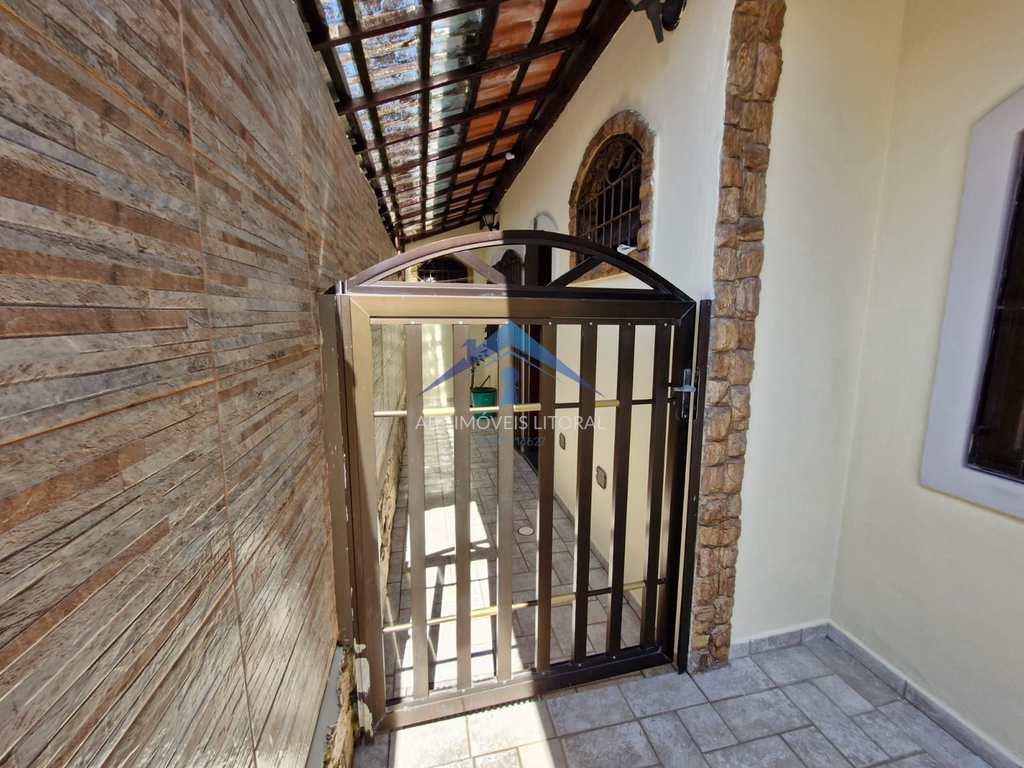 Casa em Praia Grande, no bairro Real