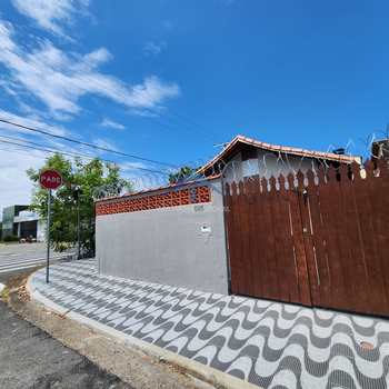 Casa em Praia Grande, bairro Maracanã