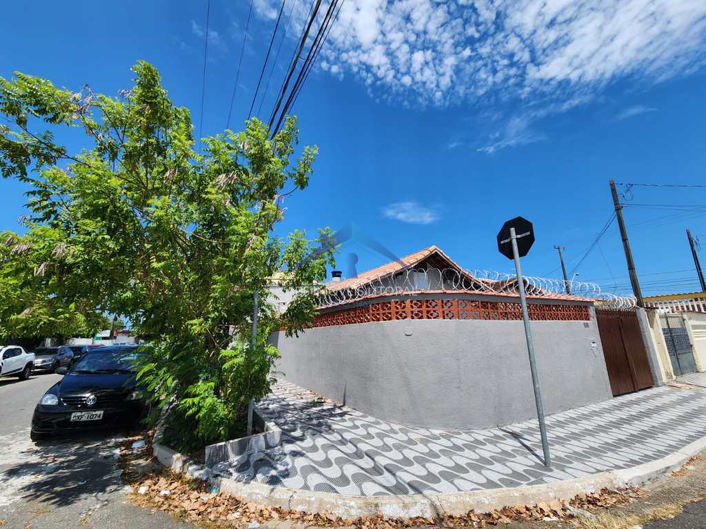 Casa em Praia Grande, no bairro Maracanã