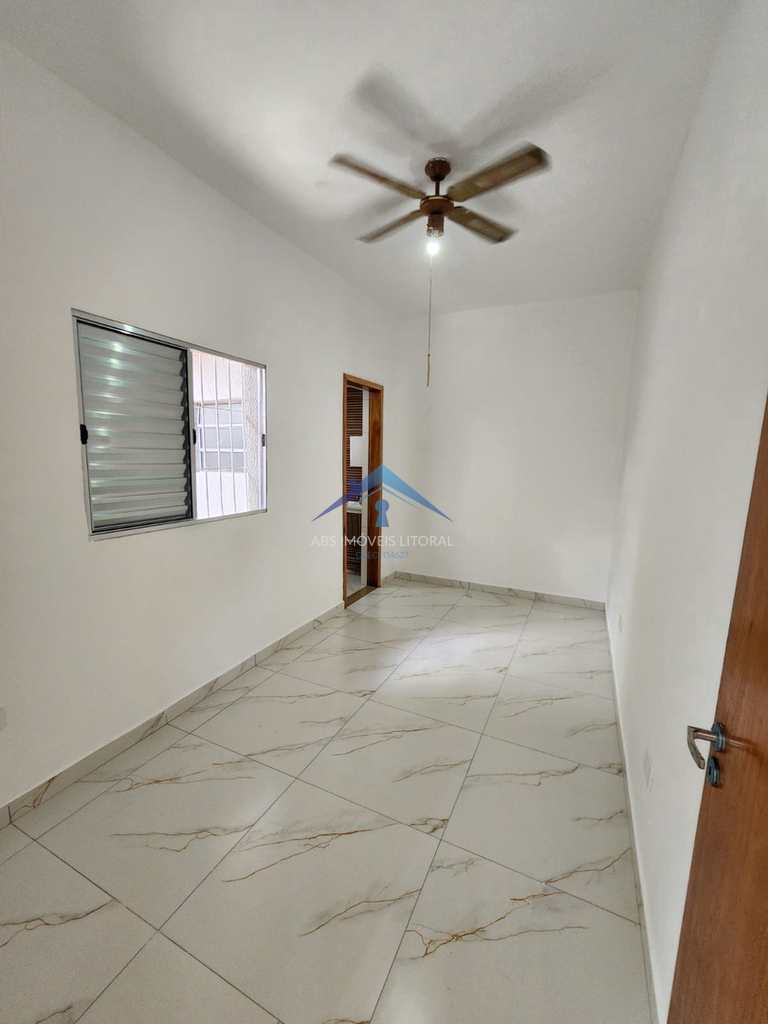 Casa em Praia Grande, no bairro Maracanã