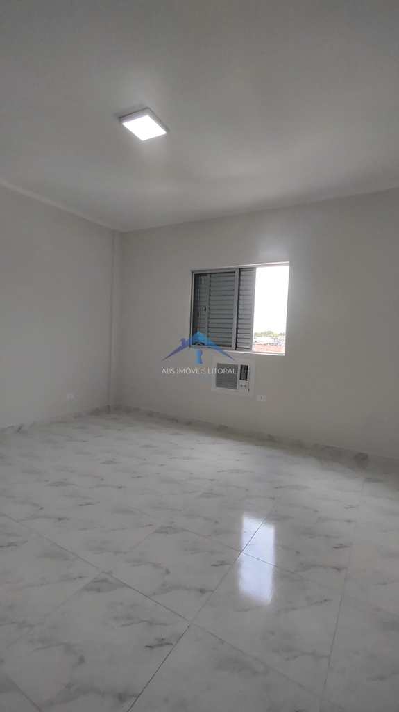 Apartamento em Praia Grande, no bairro Maracanã