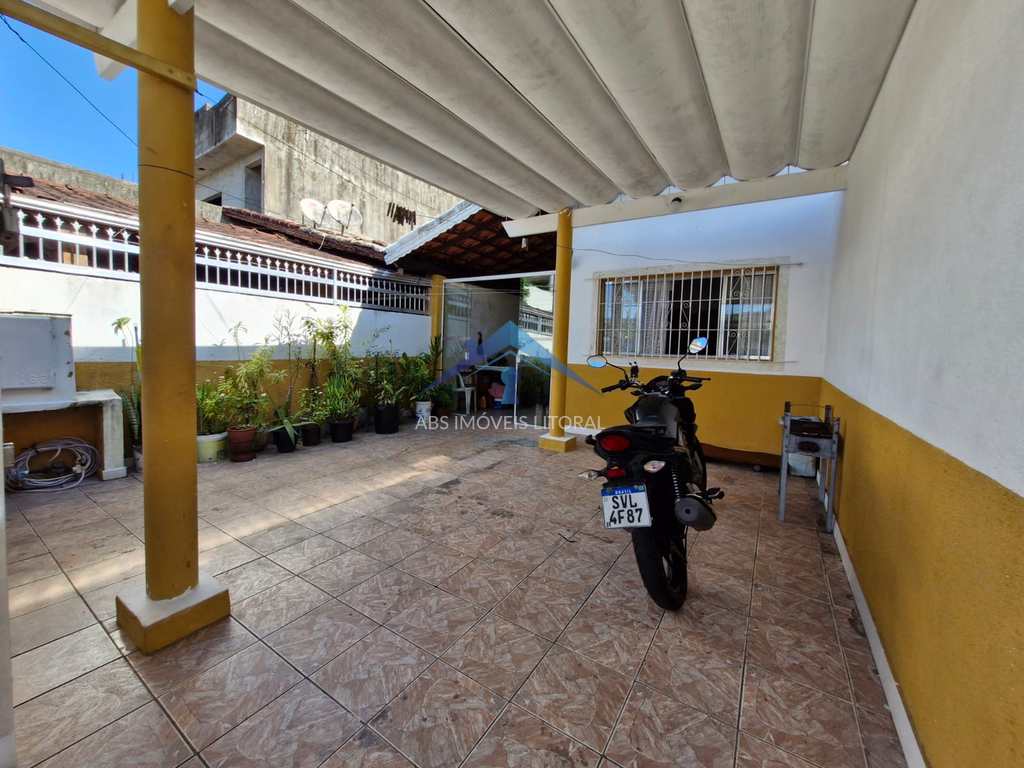Casa em Praia Grande, no bairro Caiçara