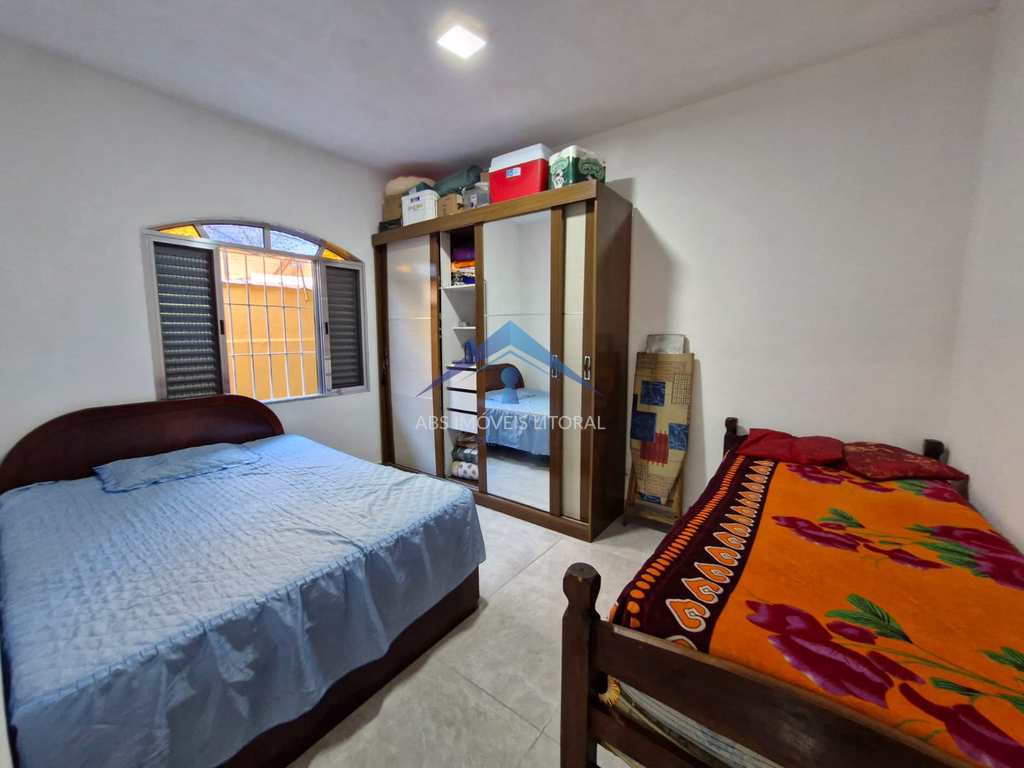 Casa em Praia Grande, no bairro Caiçara