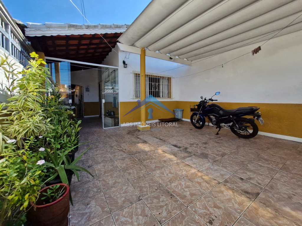 Casa em Praia Grande, no bairro Caiçara