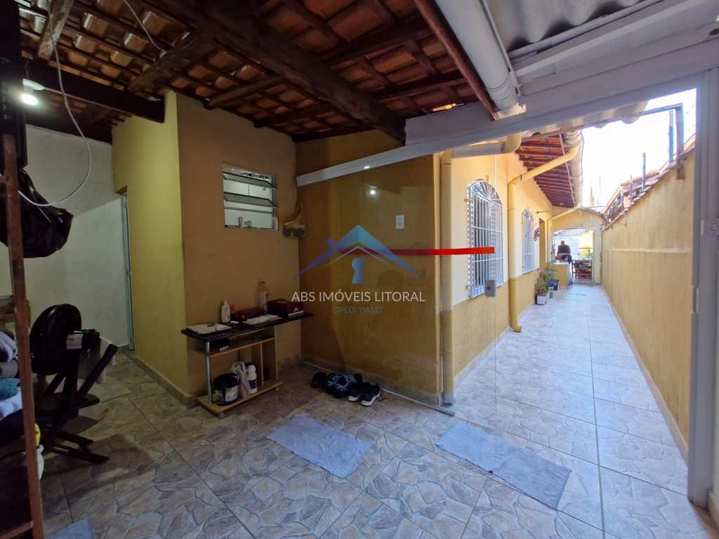 Casa em Praia Grande, no bairro Caiçara