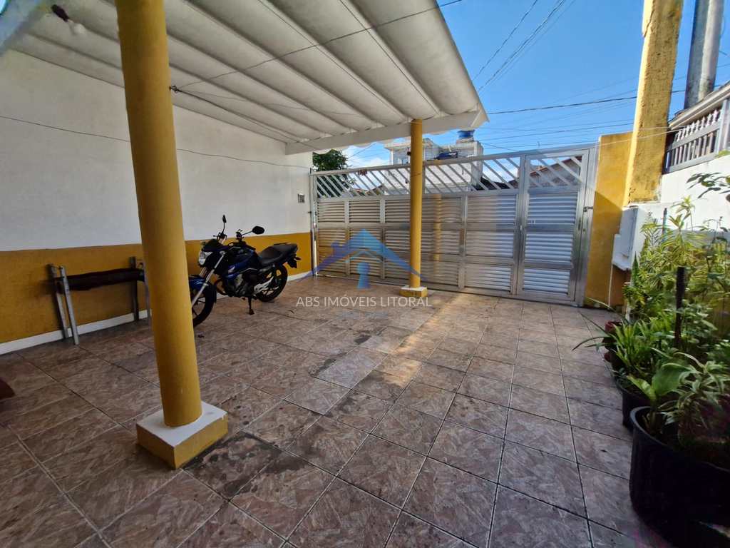 Casa em Praia Grande, no bairro Caiçara
