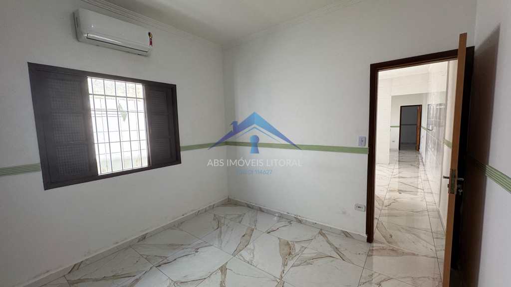 Casa em Praia Grande, no bairro Maracanã