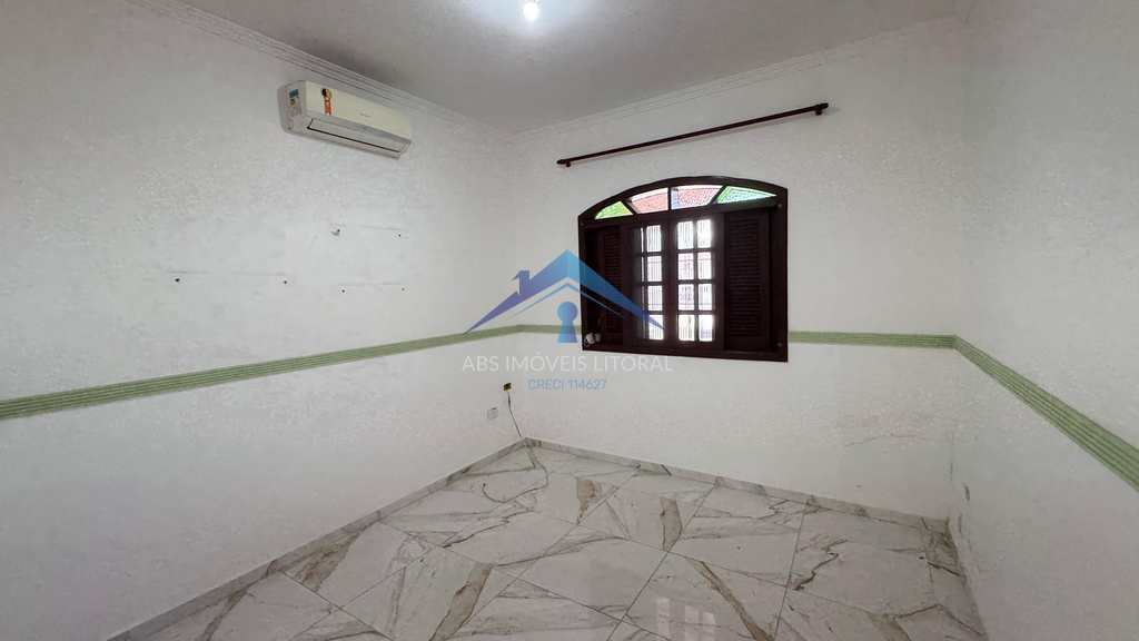 Casa em Praia Grande, no bairro Maracanã