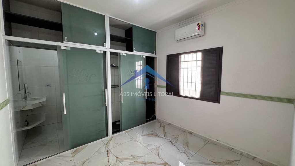 Casa em Praia Grande, no bairro Maracanã