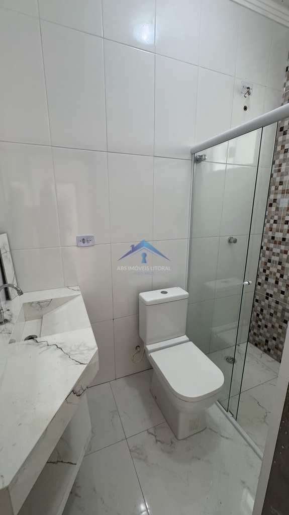 Casa em Praia Grande, no bairro Maracanã