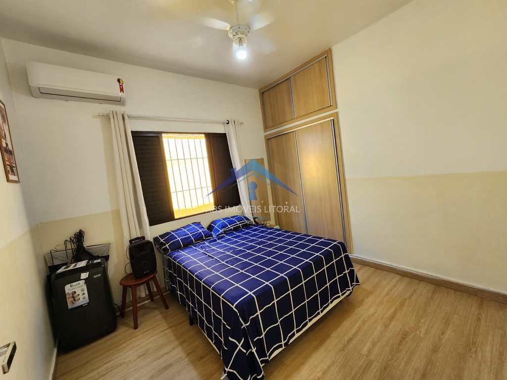 Casa em Praia Grande, no bairro Jardim Imperador