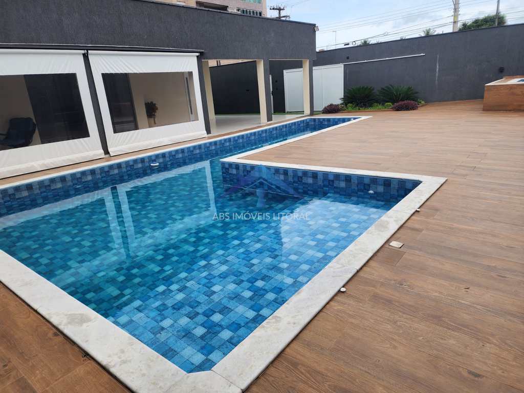 Casa em Praia Grande, no bairro Real