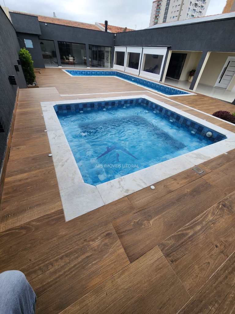 Casa em Praia Grande, no bairro Real