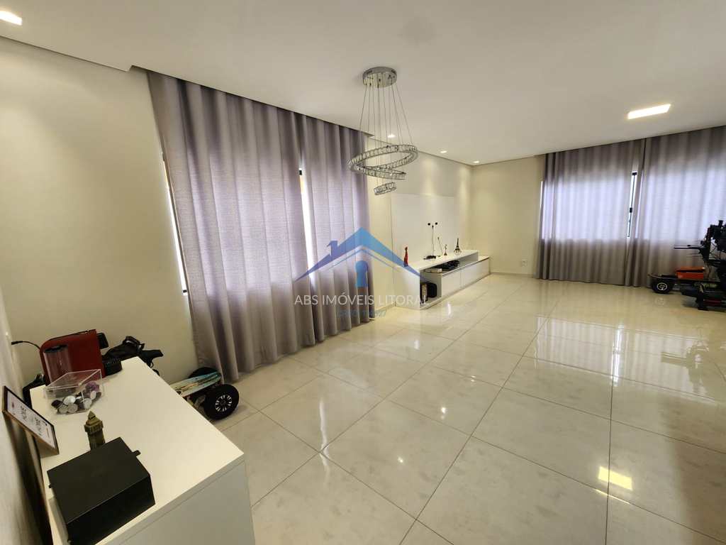 Casa em Praia Grande, no bairro Real