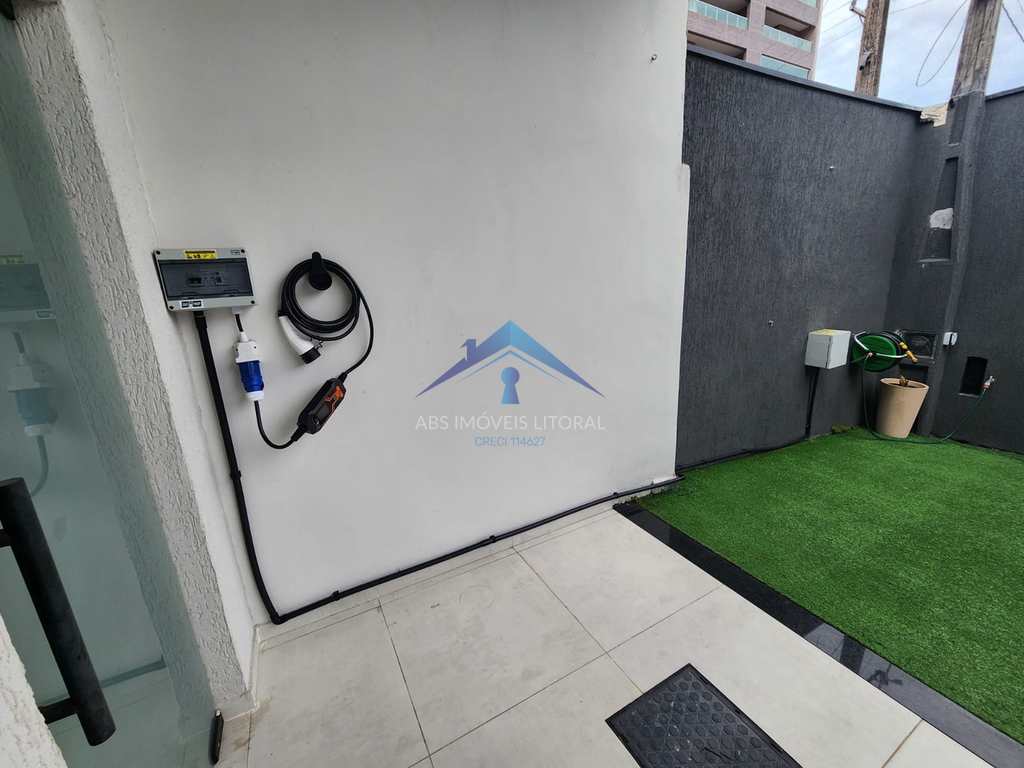 Casa em Praia Grande, no bairro Real