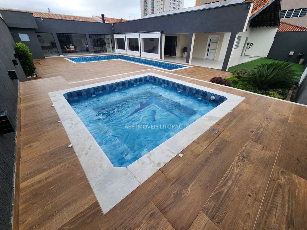Casa em Praia Grande, no bairro Real