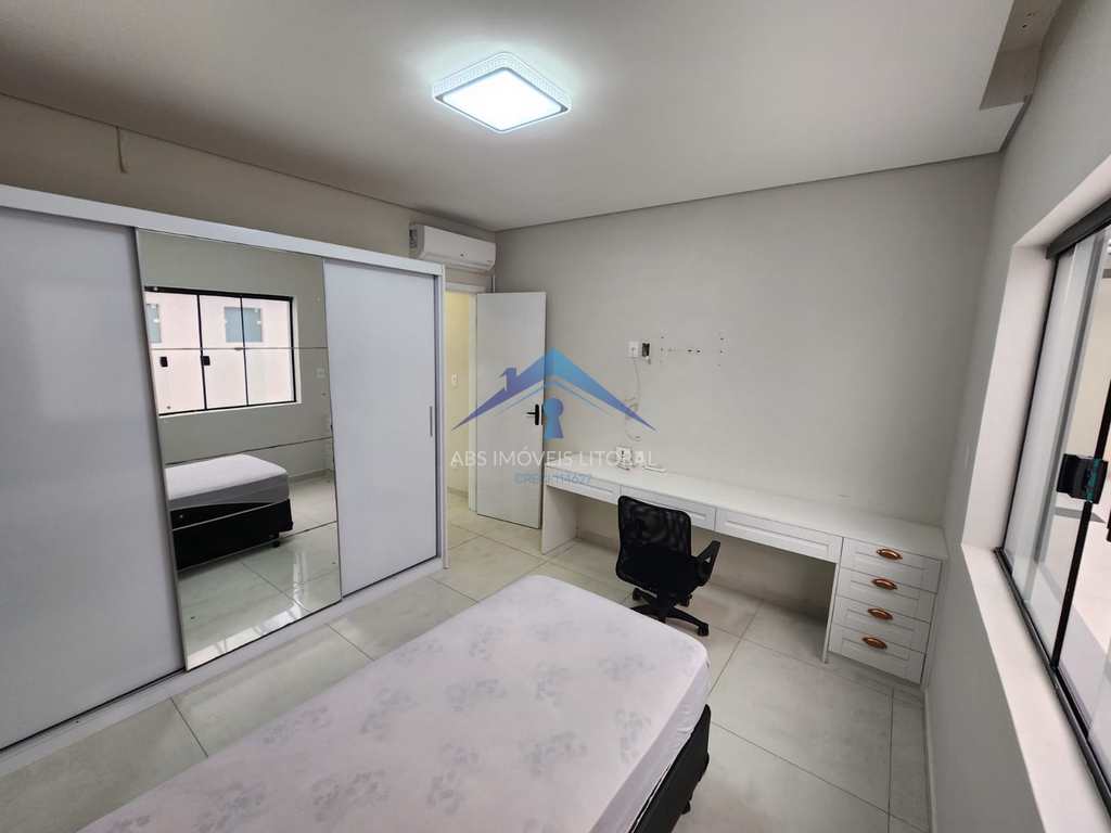 Casa em Praia Grande, no bairro Real