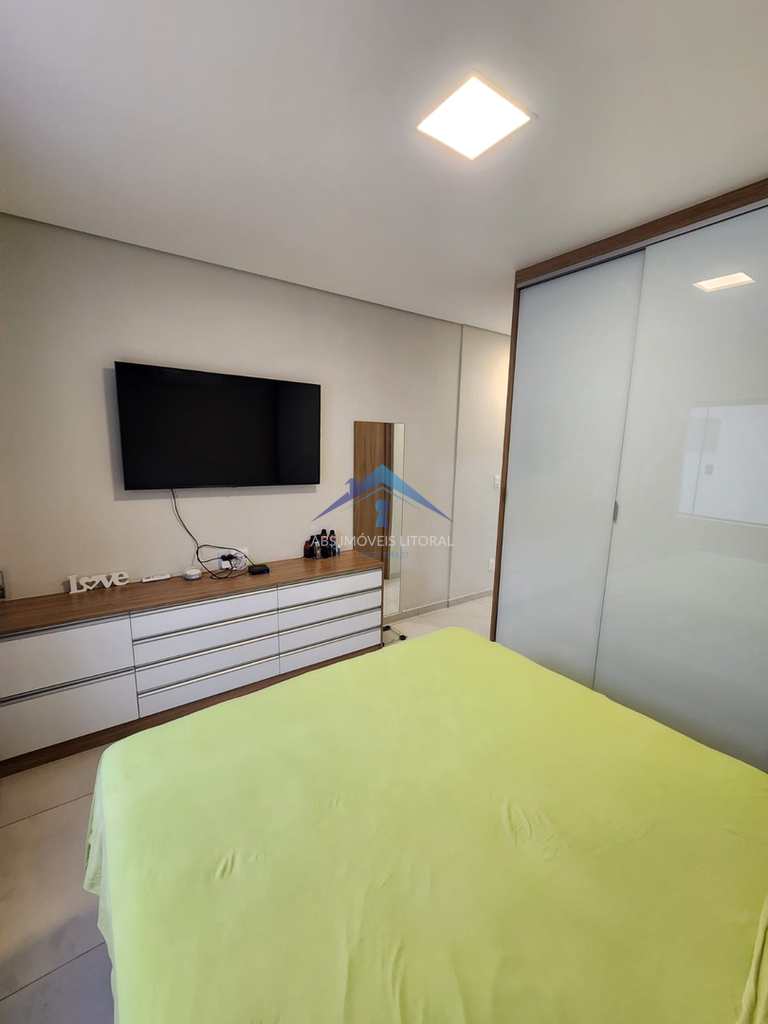 Casa em Praia Grande, no bairro Real