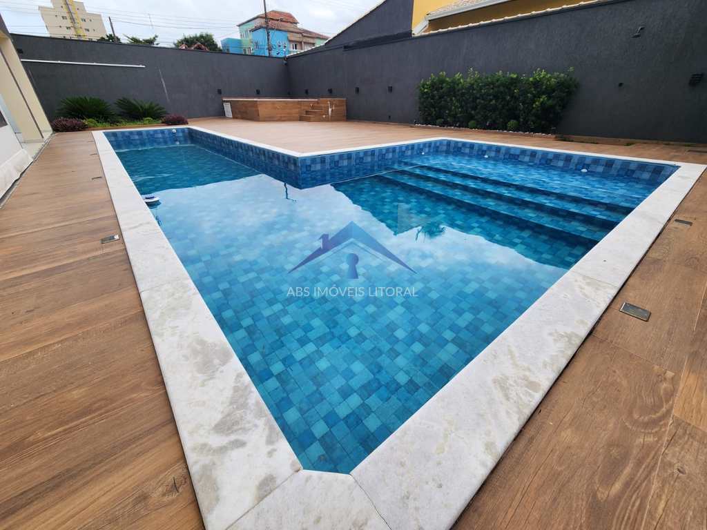 Casa em Praia Grande, no bairro Real