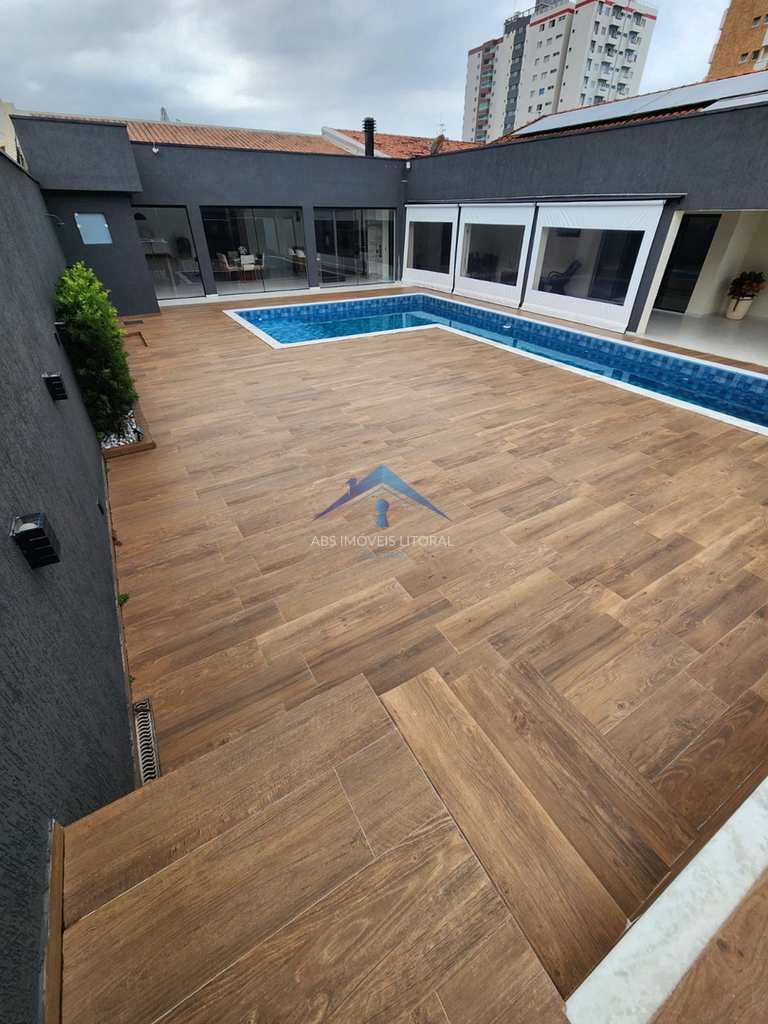 Casa em Praia Grande, no bairro Real