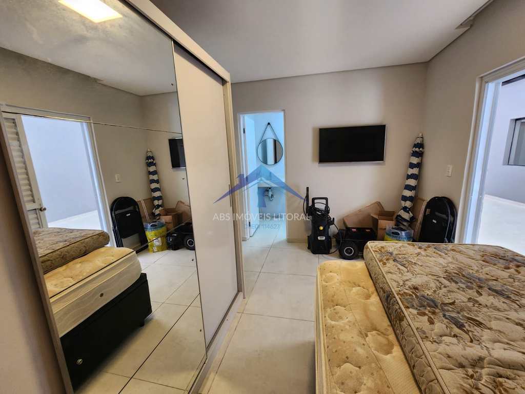 Casa em Praia Grande, no bairro Real