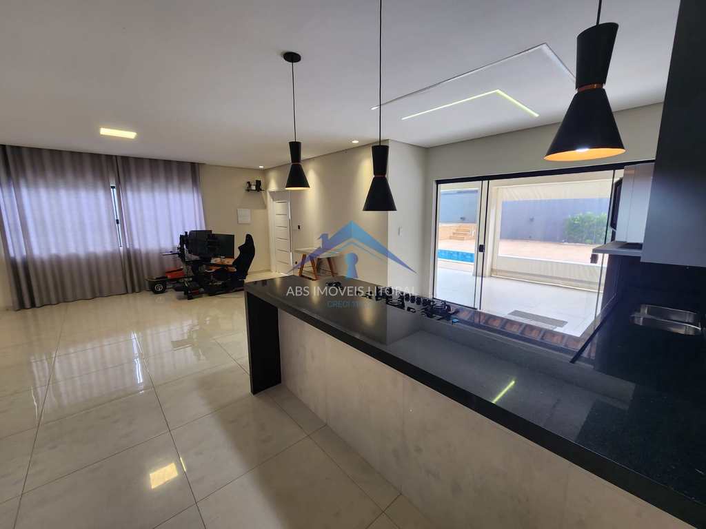 Casa em Praia Grande, no bairro Real