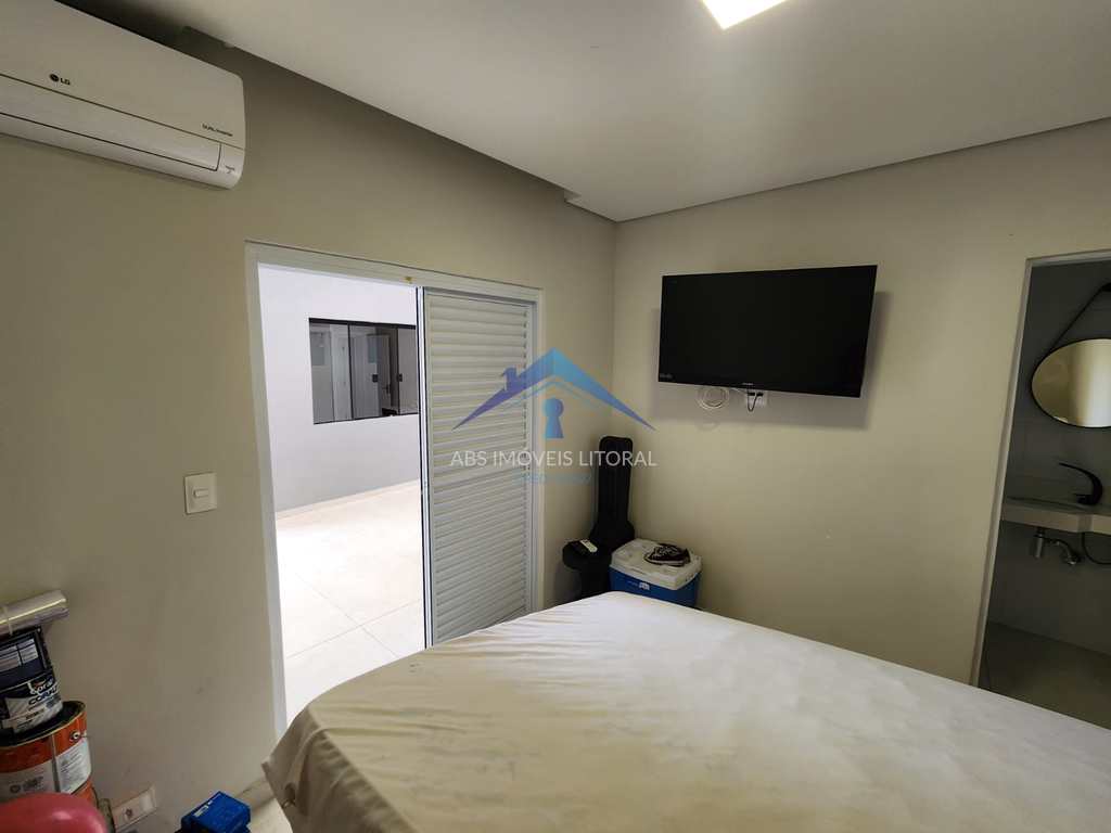 Casa em Praia Grande, no bairro Real
