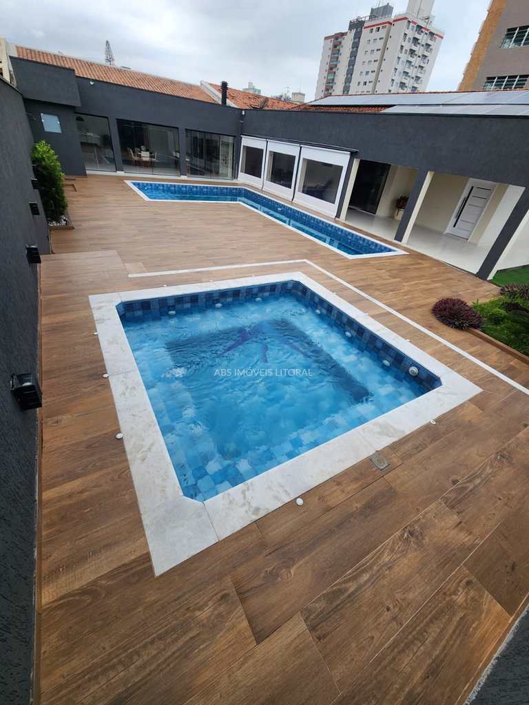 Casa em Praia Grande, no bairro Real