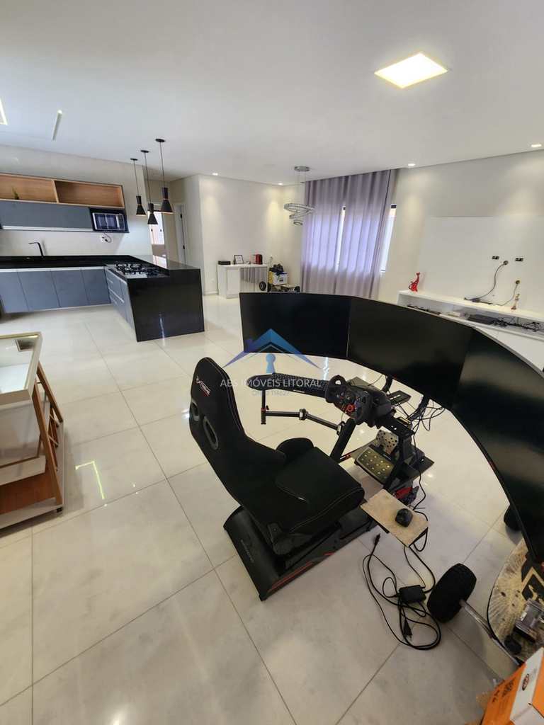 Casa em Praia Grande, no bairro Real