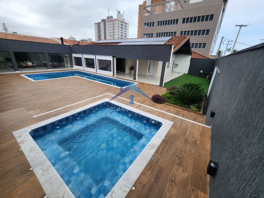 Casa em Praia Grande, no bairro Real