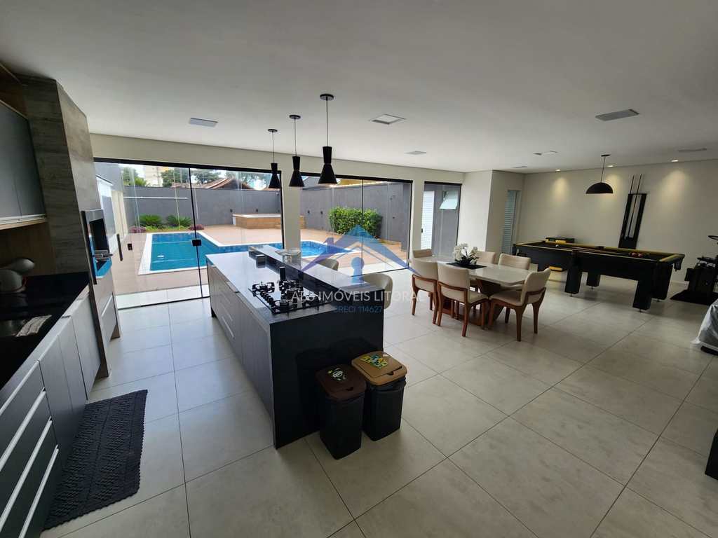 Casa em Praia Grande, no bairro Real