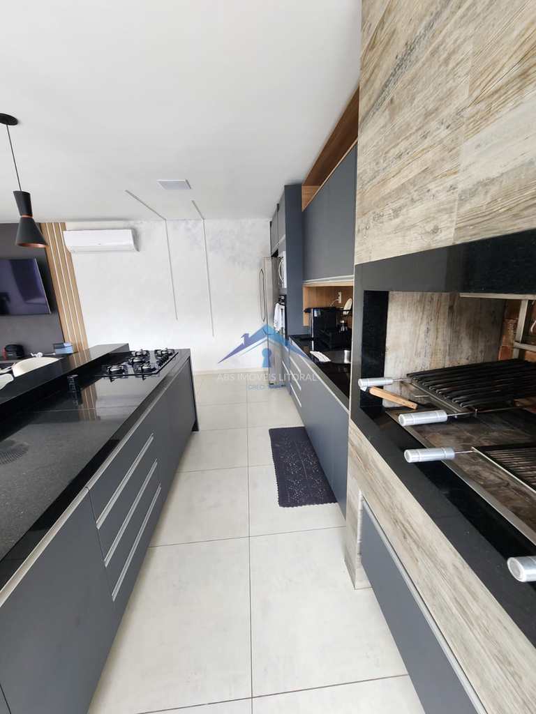 Casa em Praia Grande, no bairro Real
