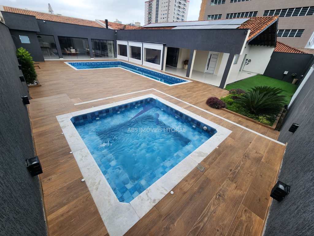 Casa em Praia Grande, no bairro Real